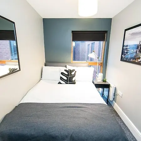 2 Bedroom Sleeps 6 Centre