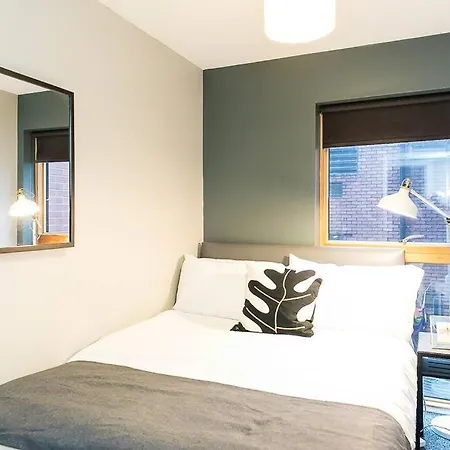 2 Bedroom Sleeps 6 Centre * Manchester