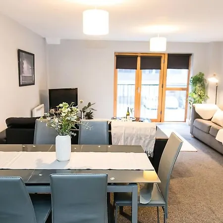 2 Bedroom Sleeps 6 Centre Lägenhet
