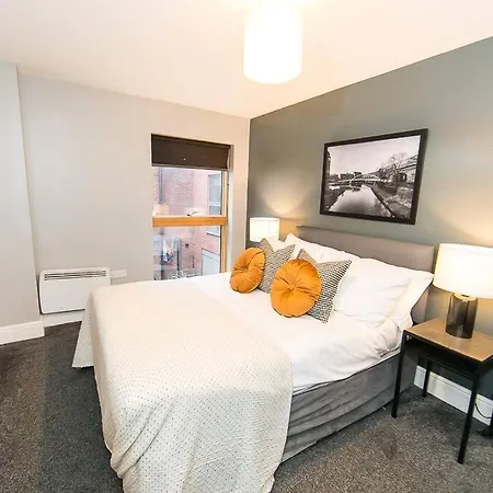 2 Bedroom Sleeps 6 Centre Manchester