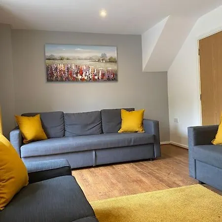 Holiday home Cheerful 4-bedroom House With Multiple Car Parking Manchester