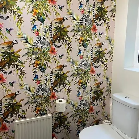Cheerful 4-bedroom House With Multiple Car Parking * Manchester