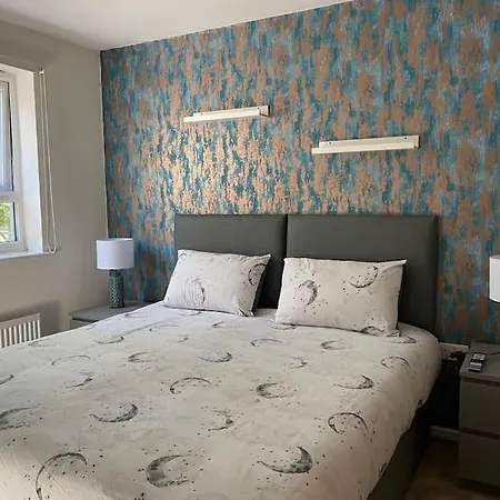 Holiday home Cheerful 4-bedroom House With Multiple Car Parking