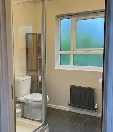 Cheerful 4-bedroom House With Multiple Car Parking *