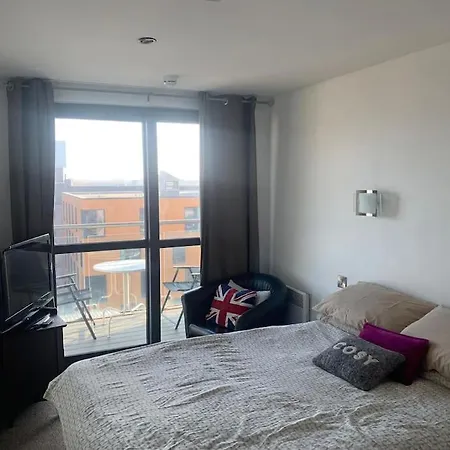 Centre Duplex 2 Bed Double Balcony Apt *