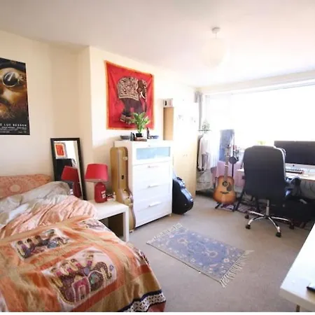 4 Bed Parkville House