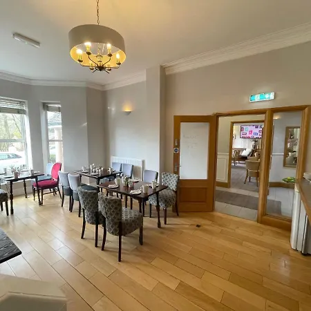 West Lynn Serviced Apartments Spacious & Free Parking