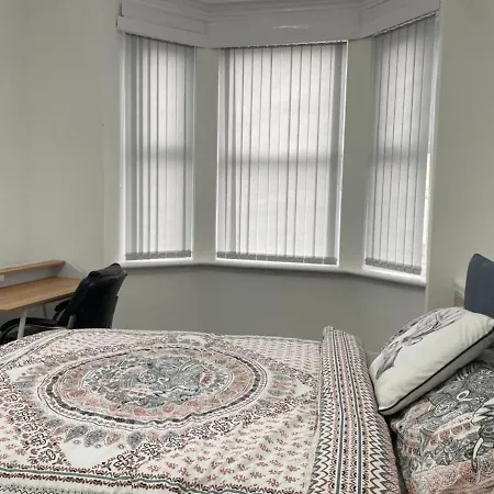 Great House 10mins To Centre Holiday home *