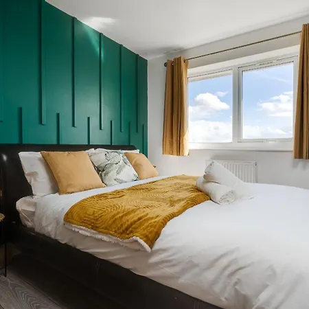 Ferienhaus Spacious 5br - Coop Live & Etihad - Pool Table Manchester
