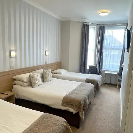 West Lynn Serviced Spacious & Free Parking