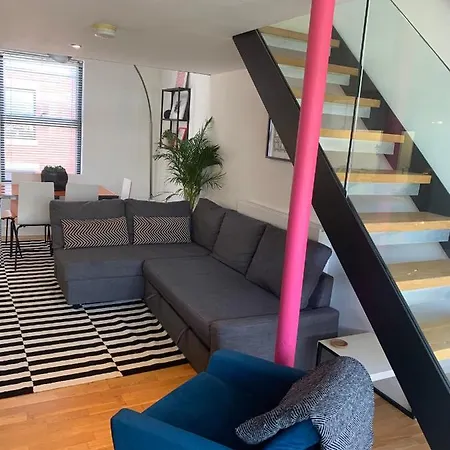 Designer House And Garden With Parking Manchester