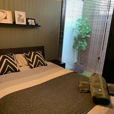 Designer House And Garden With Parking Apartment Manchester