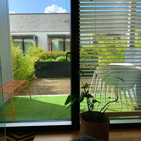 Designer House And Garden With Parking Apartment *