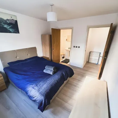 Apartment Spacious 2 Bed Flat, Free Parking, Close To Town Manchester