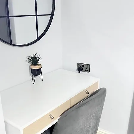Large 4 Bedroom Townhouse With Free Parking Near Mcr Center * マンチェスター