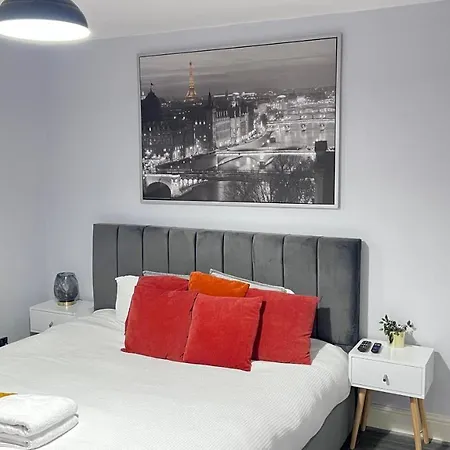 Large 4 Bedroom Townhouse With Free Parking Near Mcr Center * マンチェスター