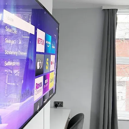 Hotel Large 4 Bedroom Townhouse With Free Parking Near Mcr Center 3*