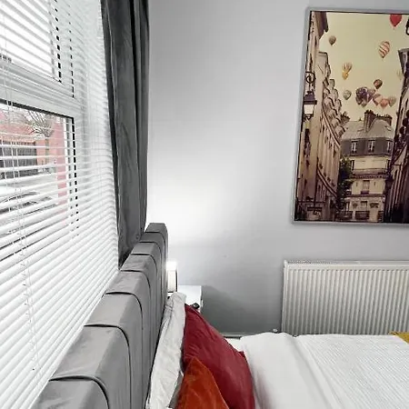 Large 4 Bedroom Townhouse With Free Parking Near Mcr Center Апартаменты Манчестер