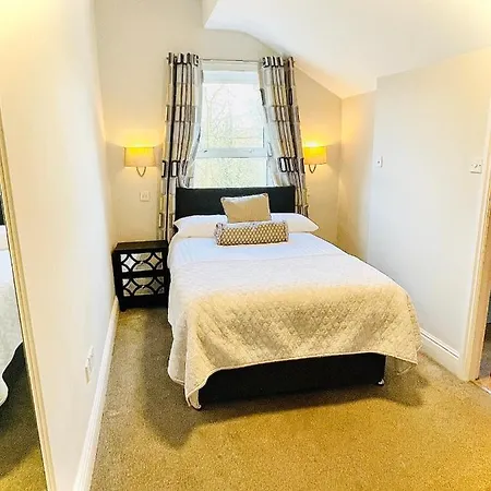Westlynn Hotel & Apartments Free Parking Near Manchester Centre 3*