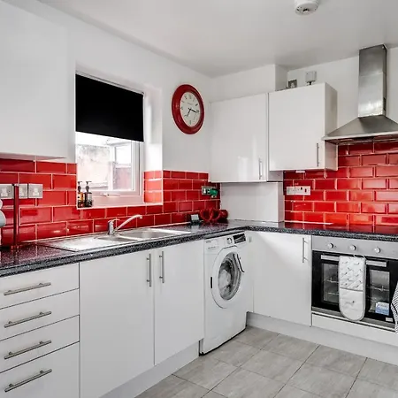 Spacious 5br - Coop Live & Etihad - Pool Table Holiday home *