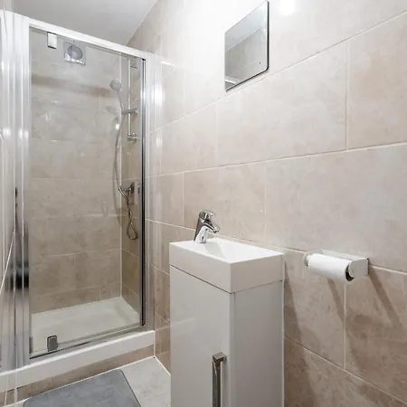 Spacious 5br - Coop Live & Etihad - Pool Table Manchester