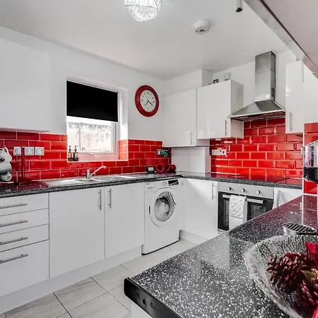 Spacious 5br - Coop Live & Etihad - Pool Table 度假居 *