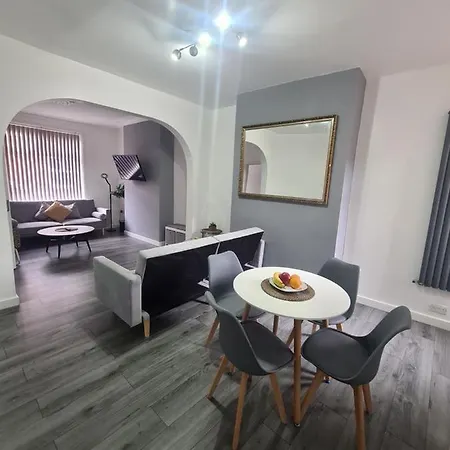 Lovely 2-bedroom House Close To Media City. Apartman Manchester