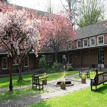 Otel Luther King House 2*