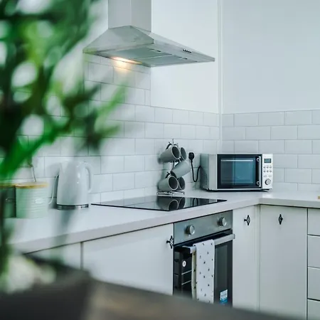 Spacious 4 Bed With Parking Feriehus *