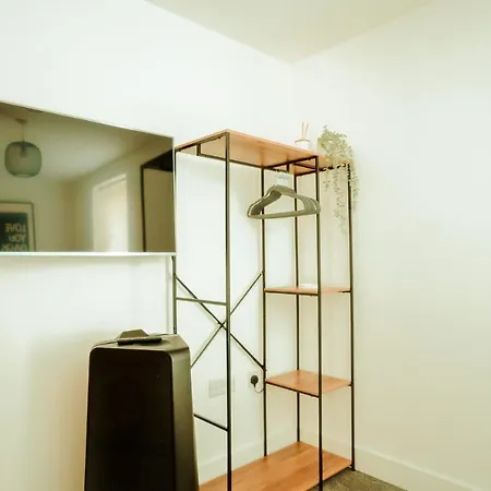 Chic 2 Bedroom Salford Quays The Lowry Apartment