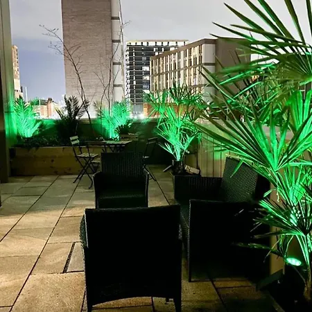 Lux Livin' - Luxury 2 Bed With Sky Garden Apartment Manchester