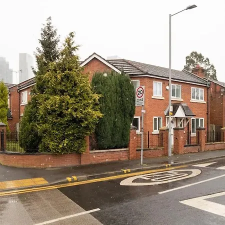 New Getaway - Free Gated Parking With Fob Manchester