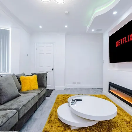 Hotel Nice Three Bedroom House In Manchester