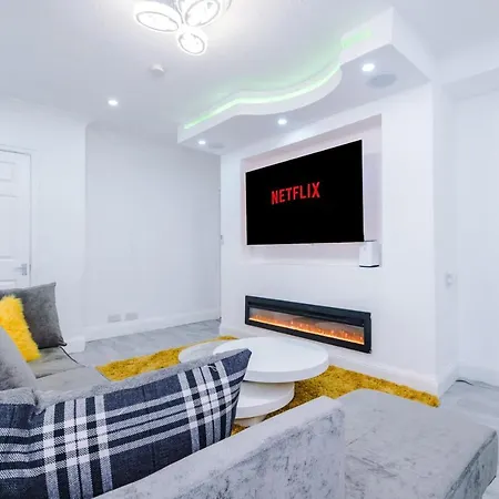 Three Bedroom House In Appartement
