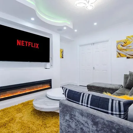 아파트 Nice Three Bedroom House In