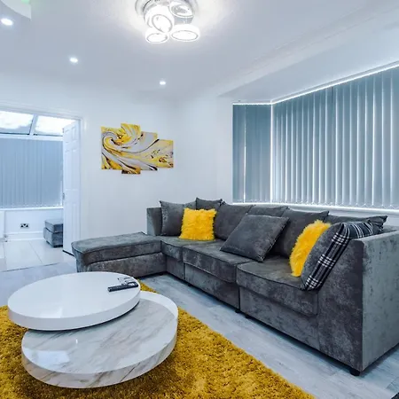 Nice Three Bedroom House In 아파트 맨체스터