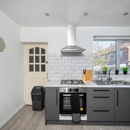 Starview Apartment-manchester Airport Holiday home *