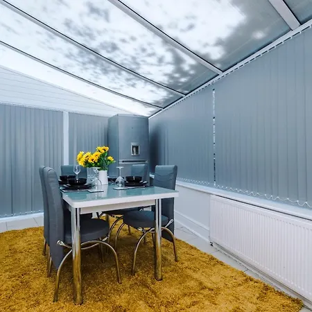 Three Bedroom House In Apartmán
