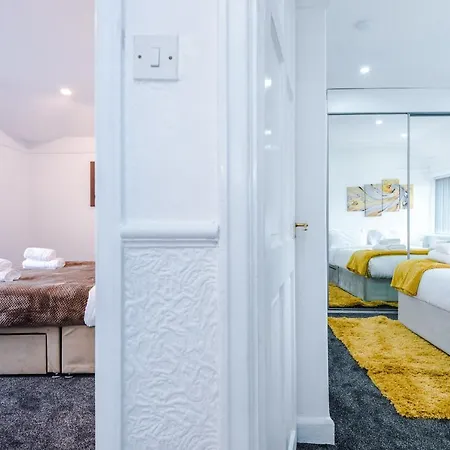 아파트 Nice Three Bedroom House In
