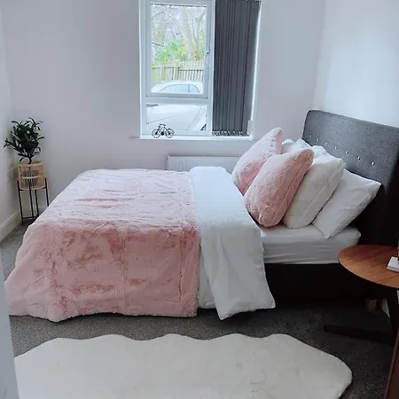Accommodatie bij particulieren Modern Double Bedroom With Attached Bath