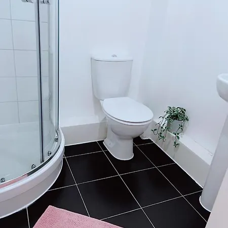 Accommodatie bij particulieren Modern Double Bedroom With Attached Bath