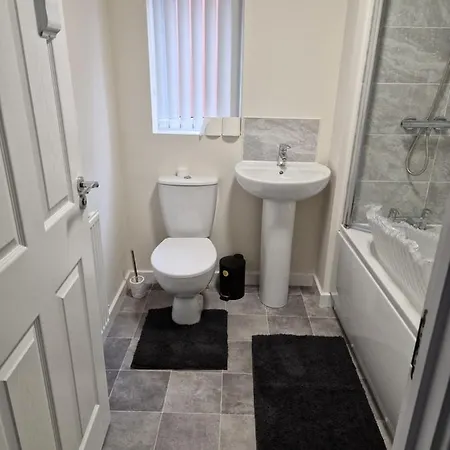 Stunning Canal View 2 Bedroom With Free Parking *