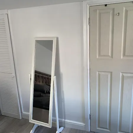 Modern With Private Entrance Gæstehus