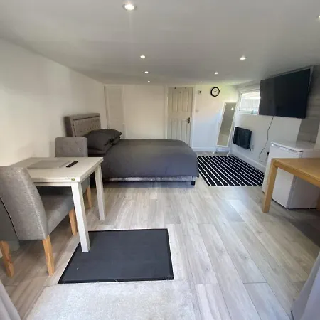 Guest house Modern With Private Entrance