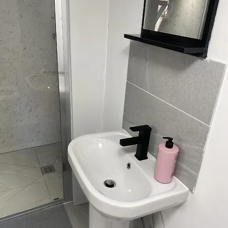 Guest house Modern With Private Entrance Manchester