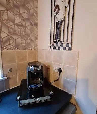 Cheerful 3-bedroom In Stretford Manchester