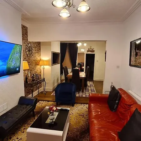 Prázdninový dům Cheerful 3-bedroom In Stretford Manchester