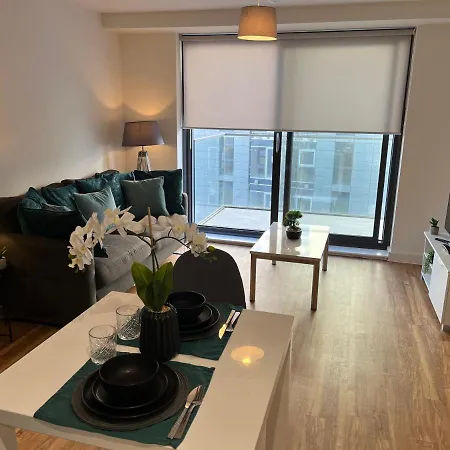 Waterside Retreat: Luxury Canal-side In With Balcony * Manchester