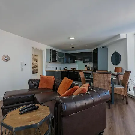 Apartment Stylish Modern Spacious Very Central 2 Bed 2 Bath