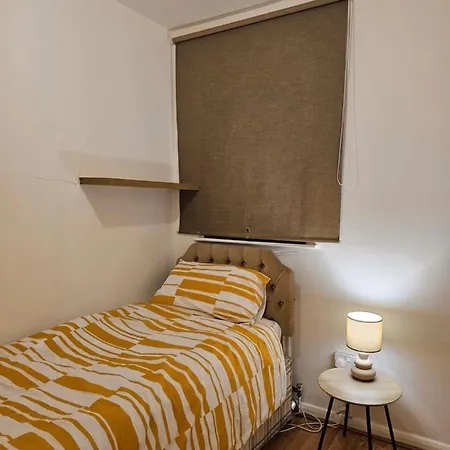 Spacious In The Centre Of The Mánchester